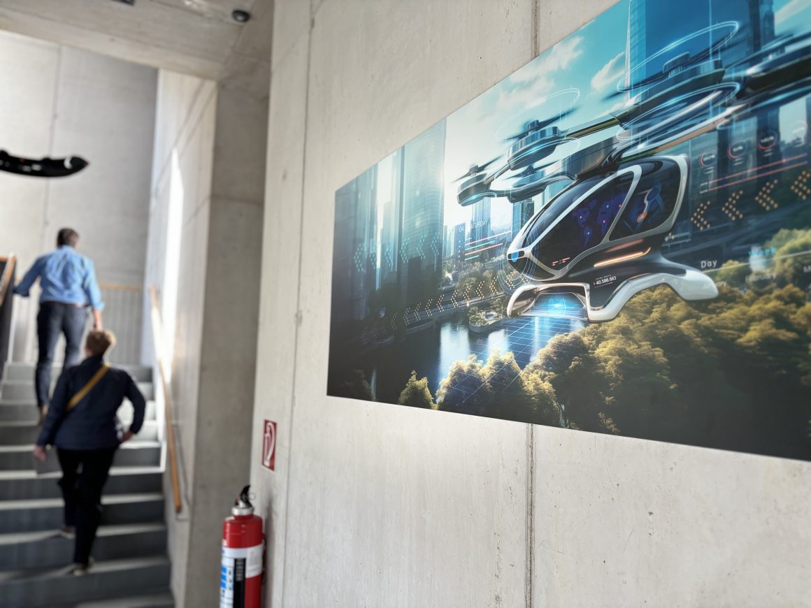 Flugtaxis bei Micado, bisher nur auf der Wand. Aber vielleicht bald Realität?